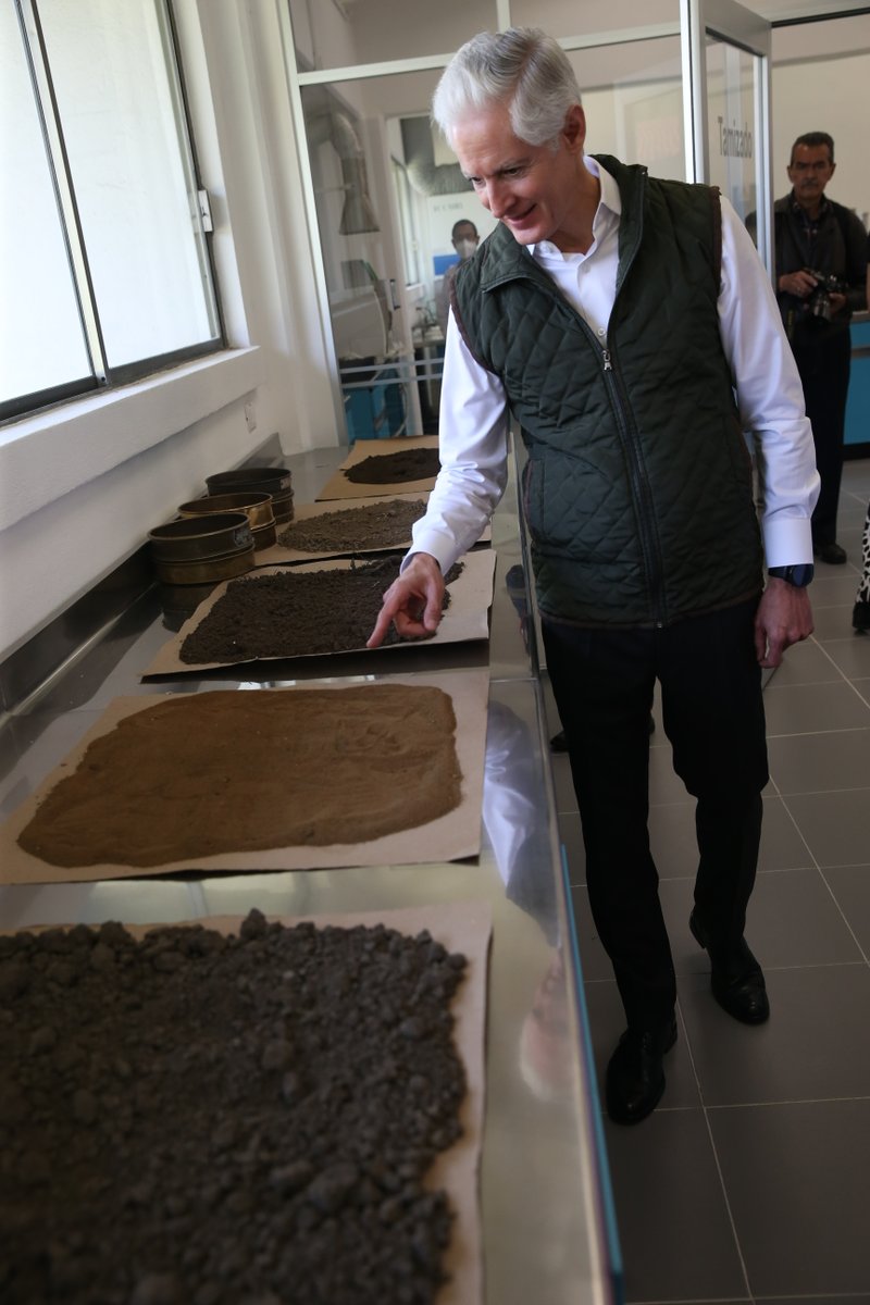alfredodelmazo's tweet photo. Los Laboratorios de Suelo del @ICAMEXoficial permiten analizar la fertilidad del suelo y desarrollar mejoradores orgánicos, foliares y fertilizantes químicos. https://t.co/j7KTxLt3cf