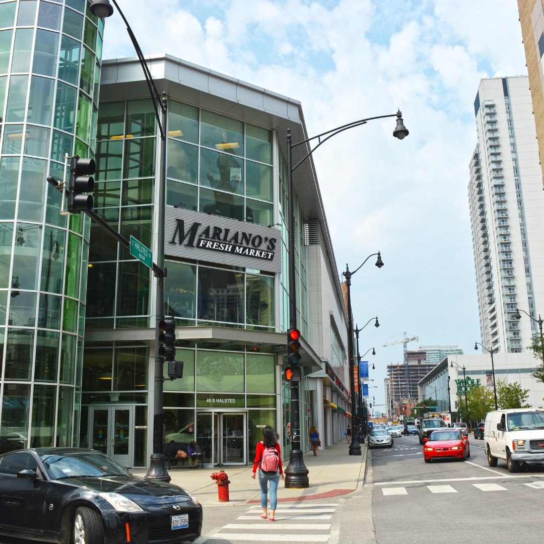 GatewayWestLoop's tweet photo. At Gateway West Loop, our prime location puts you just steps away from the West Loop Mariano's, where you can find everything from fresh produce to delicious prepared foods. 🍎

Whether you're stocking up for the week or just need a quick snack, Mariano's has got you covered! 🙌 https://t.co/LHPq6RlA8e