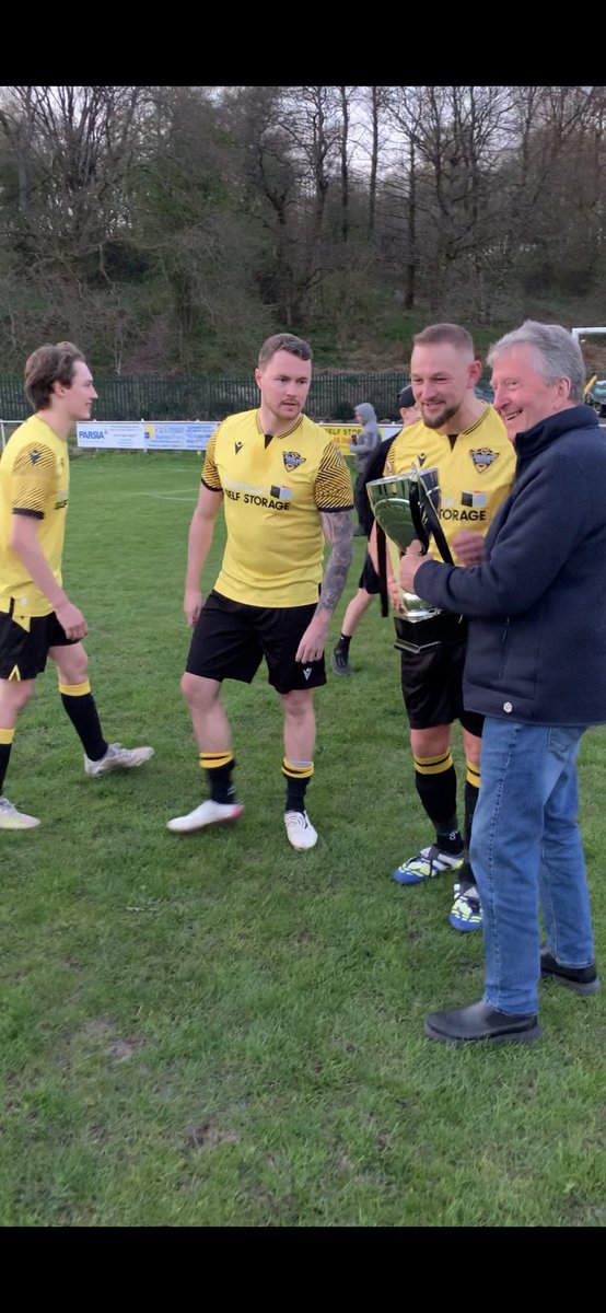 colinwhales's tweet image. So Proud of @Eagley_Football lads tonight to lift the league 2 Reserve trophy. How far we’ve come in 12 months struggling to put 2 teams out! Massive thanks  @nidger @graeme_f_s and all staff/players/supporters. Worth it to see Brian give them the trophy! 👌🏆🦅