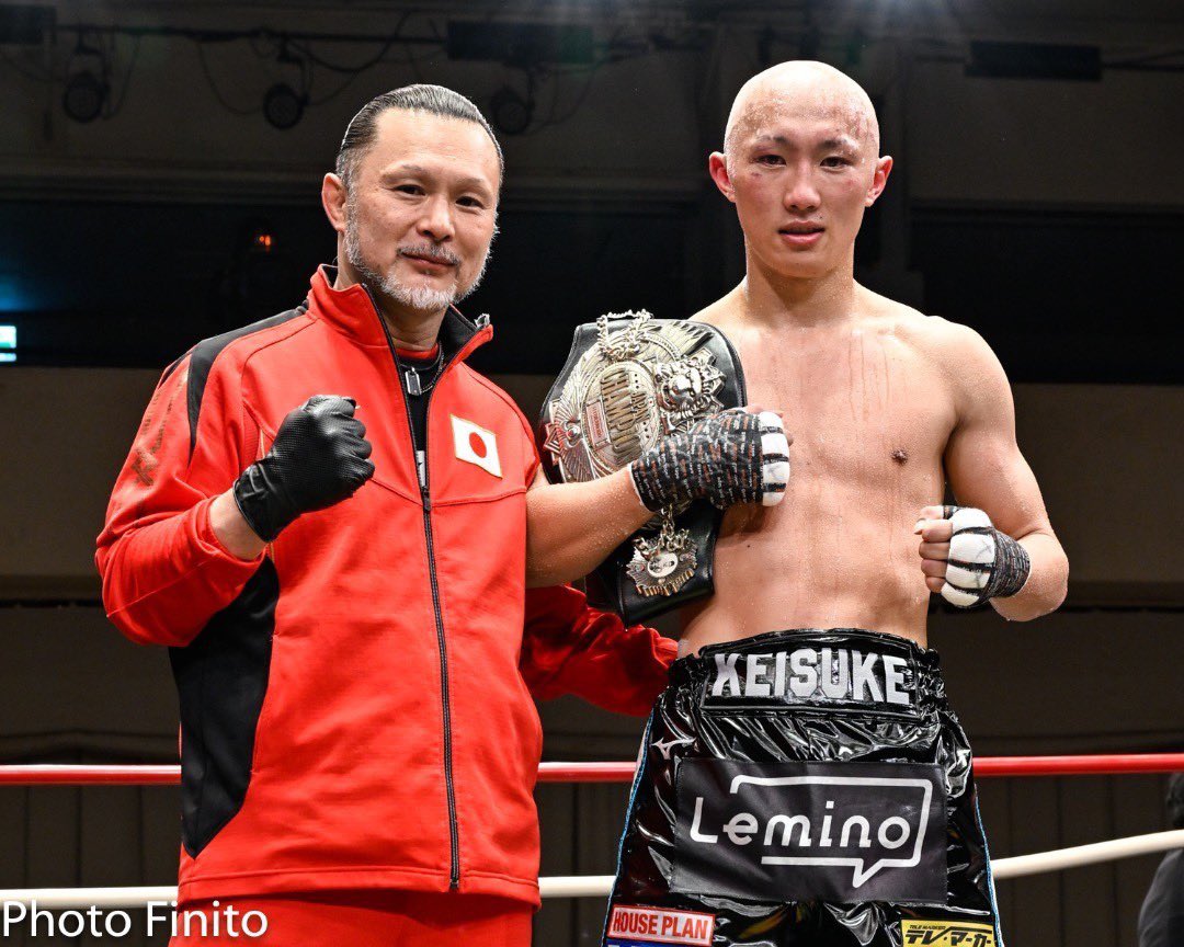 k_s_kma2box's tweet photo. 無事、日本チャンピオンになることができました。
皆さんの応援が力になりました。
ありがとうございました！
佐川選手��当にありがとうございました。
これから更に厳しい戦いになってくるかと思いますが全力尽くして超えていきたいと思います。
父親と同じベルトを巻くことができてホッとした🥺 https://t.co/Zfh3AsBcZG