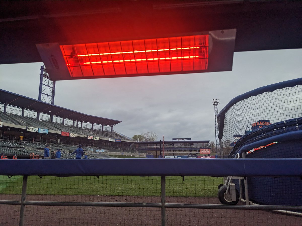 PatrickKinas's tweet photo. Playing in #Syracuse for 1st x in 4 years,@DurhamBulls(8-6) are welcomed w/a balmy 42-degree series opener w/@SyracuseMets (10-5)

5 hanging space heaters on roof of #Durham dugout (I called dibs during infield)

6:18pE air @BuzzSportsRadio

#HectorPerez (0-0,3.00) starts
#RaysUp https://t.co/rqcWHZ1AeD