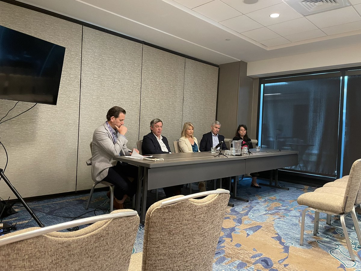 Great session talking about ROI of higher education and the multiple ways we must communicate about it—-including improving #studentsuccess #ASUGSVSummit2023 #aplunews