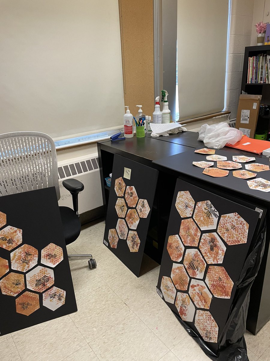 kristen_ortwein's tweet photo. Preparing display boards with work created by our amazing Grade 2 artists. So proud of their persistence and effort. All work will be displayed during May in the HWDSBArtExhibit.@Panabaker_HWDSB @HWDSB https://t.co/dMNs2zNPhT