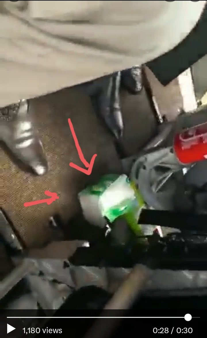 MikaelCBernard's tweet photo. So many things are happening in this video:

1. Money is being counted in the background. The suitcase looks like one of those used by Taiwan Rice traders.

2. There’s a white something on the floor, that Sanwo Olu didn’t want us to see. It’s looking like Taiwan Glucose. He used his hand to block the camera.

3. Very minimal security here, very unusual for a sitting African President and a diplomat. 

4. Tinubu and Sanwo Olu weren’t comfortable with the camera man.

Well, na them sabi sha. Just pointing out my observations