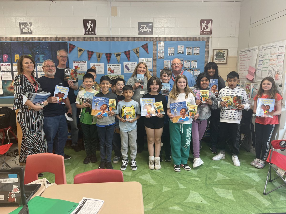 KSD_Curriculum's tweet photo. We are grateful @KeyportSchools for the partnerships we share with our community! The Keyport Kiwanis Club donated books to our teachers and students to enhance their literacy experiences! #BookClubs #LendingLibraries #KindnessCounts @_khsprincipal @KeyportCentral ❤️🤍 https://t.co/QDvVlr4EdU