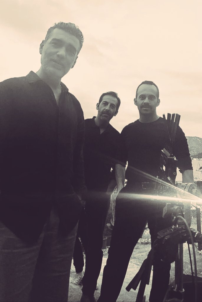 Ariana210475's tweet photo. Los tres mosqueteros 😅 #canercindoruk #sinansicimoglu #asmankbc #MaviyeSürgün #BlueCage https://t.co/H1AbluvH22