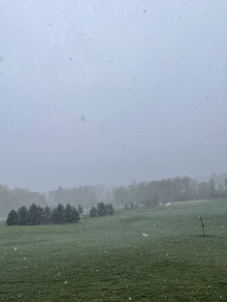 TheCrestKeeper's tweet photo. Im not one to complain about the heat.. but snow before December 24th and after Feb 28th makes me loco 🙃🤪🥶 #ThinkWarmThoughts https://t.co/E7dXs5SbzE