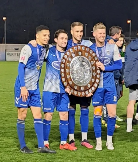 NonleagueDiary's tweet photo. TOTTON LIFT TROPHY AFTER FROME DRAW!
@AFCTotton 1 @FromeTownFC 1
MATCH REPORT OVER ON OUR INSTAGRAM! https://t.co/v19XDXWc7R