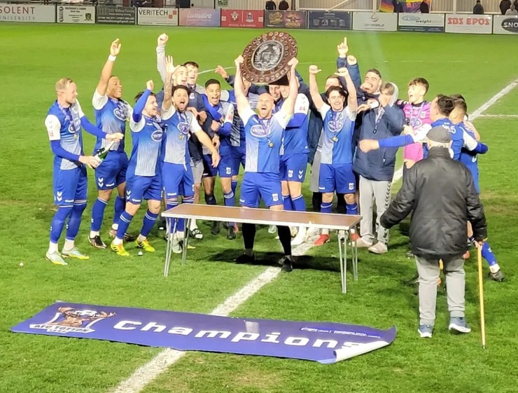 NonleagueDiary's tweet photo. TOTTON LIFT TROPHY AFTER FROME DRAW!
@AFCTotton 1 @FromeTownFC 1
MATCH REPORT OVER ON OUR INSTAGRAM! https://t.co/v19XDXWc7R