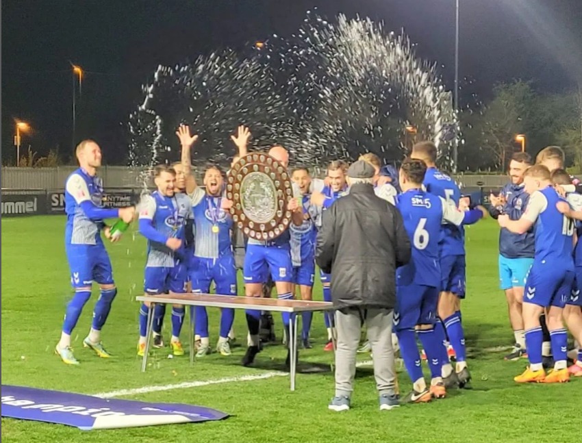 NonleagueDiary's tweet photo. TOTTON LIFT TROPHY AFTER FROME DRAW!
@AFCTotton 1 @FromeTownFC 1
MATCH REPORT OVER ON OUR INSTAGRAM! https://t.co/v19XDXWc7R