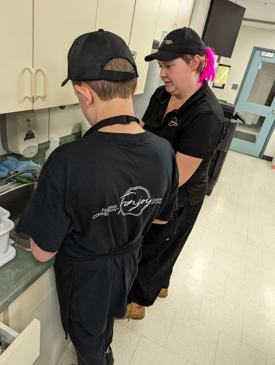 stpetersaints's tweet photo. Wonderful first day in the Junior Chef Program! Our Chefs learned about pizza making including dough from scratch! @chefpamfanjoy #belonging #becoming #cookingupchange https://t.co/IBuqmRdkBx