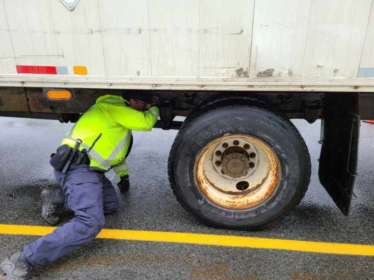 BurnabyRCMP's tweet photo. Today's #LMDCVE results:
44 commercial vehicles inspected
32 trucks placed out of service (OOS)
109 violations identified
42 tickets issued https://t.co/7iIvTkmWUH