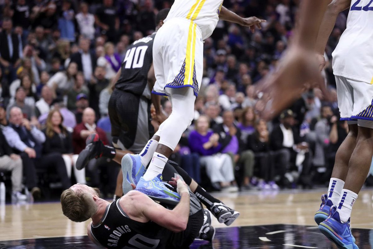 TheDunkCentral's tweet photo. Draymond Green is unlikely to be suspended, per @ShamsCharania 

“That leg wrap is really the difference between a suspension and a fine.” 

(Via @TheRally ) https://t.co/azQoWGgHT2