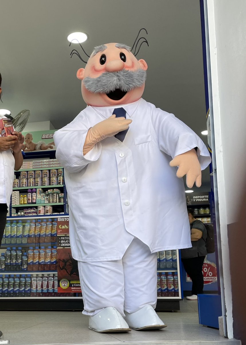 DavidTopete13's tweet photo. Tengo un Dr. Simi a lado
Estado: con ansiedad de que me saque a bailar https://t.co/AcAGJNu7wR