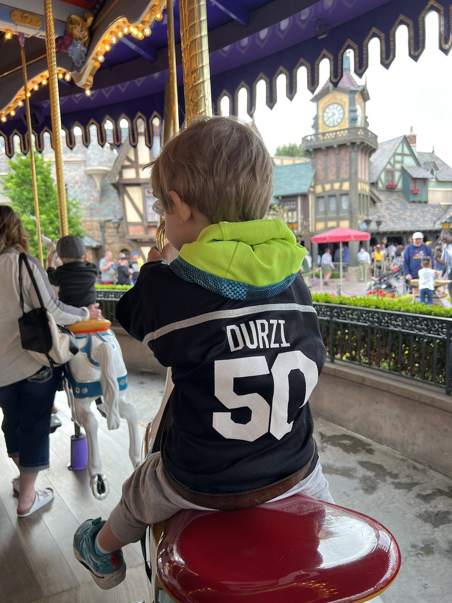 HodisKristin's tweet photo. Durzi Dayz at Dizneyland 😎🖤🤍 #GoKingsGo @LAKings https://t.co/aTo4PkPgjW