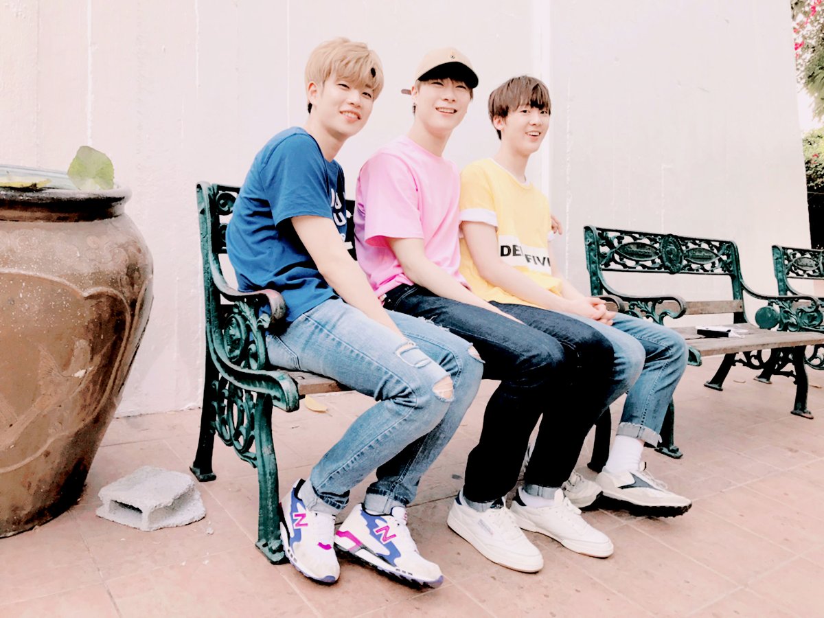 ⠀ @.⠀   ⠀ photo⠀   ⠀ ✧⠀   ⠀ 𝕖͟𝕧͟𝕖͟𝕟͟𝕥͟𝕤⠀   ⠀ 📸⠀   ⠀ 180423⠀   ⠀ ★⠀   ⠀ #Ginger𓈒࣪𖥔࣪Stage .  

Tenemos a tres pollitos listos para unirse a la #𝟷𝟾𝟶𝟺ー𝑓est y pasar la noche entera bailando junto a esta preciosa, ¡muchos éxitos hoy!