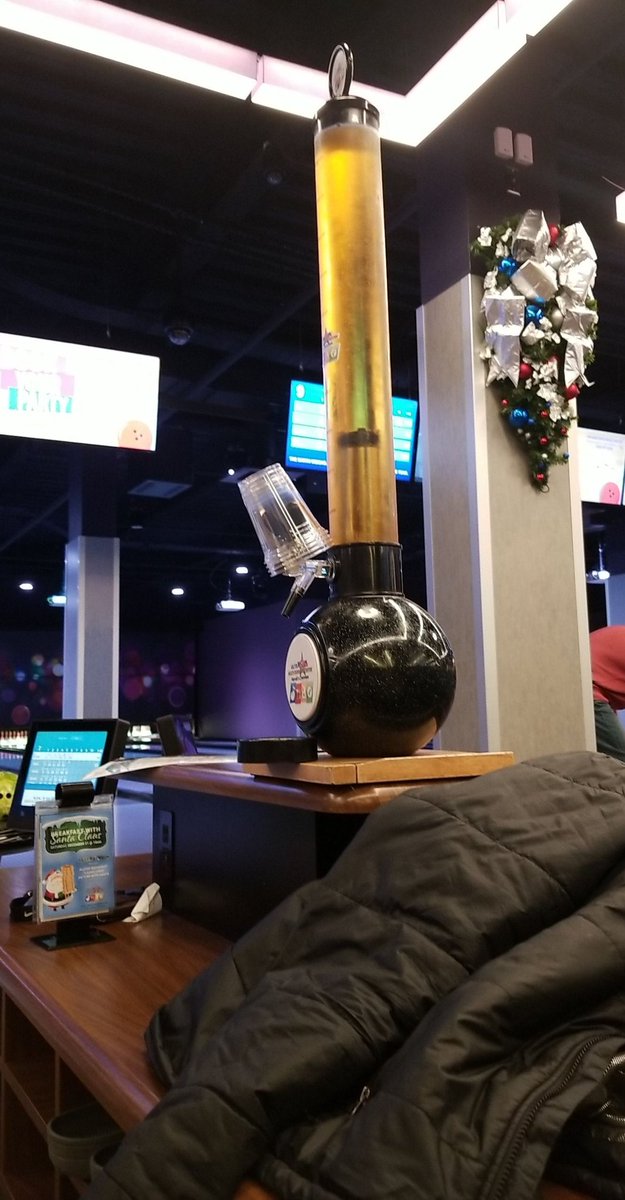 thecakeislegit's tweet photo. @Osiefish Casino I used to frequent let you order these to your lane at the bowling ally. https://t.co/x7BTyz1KPI