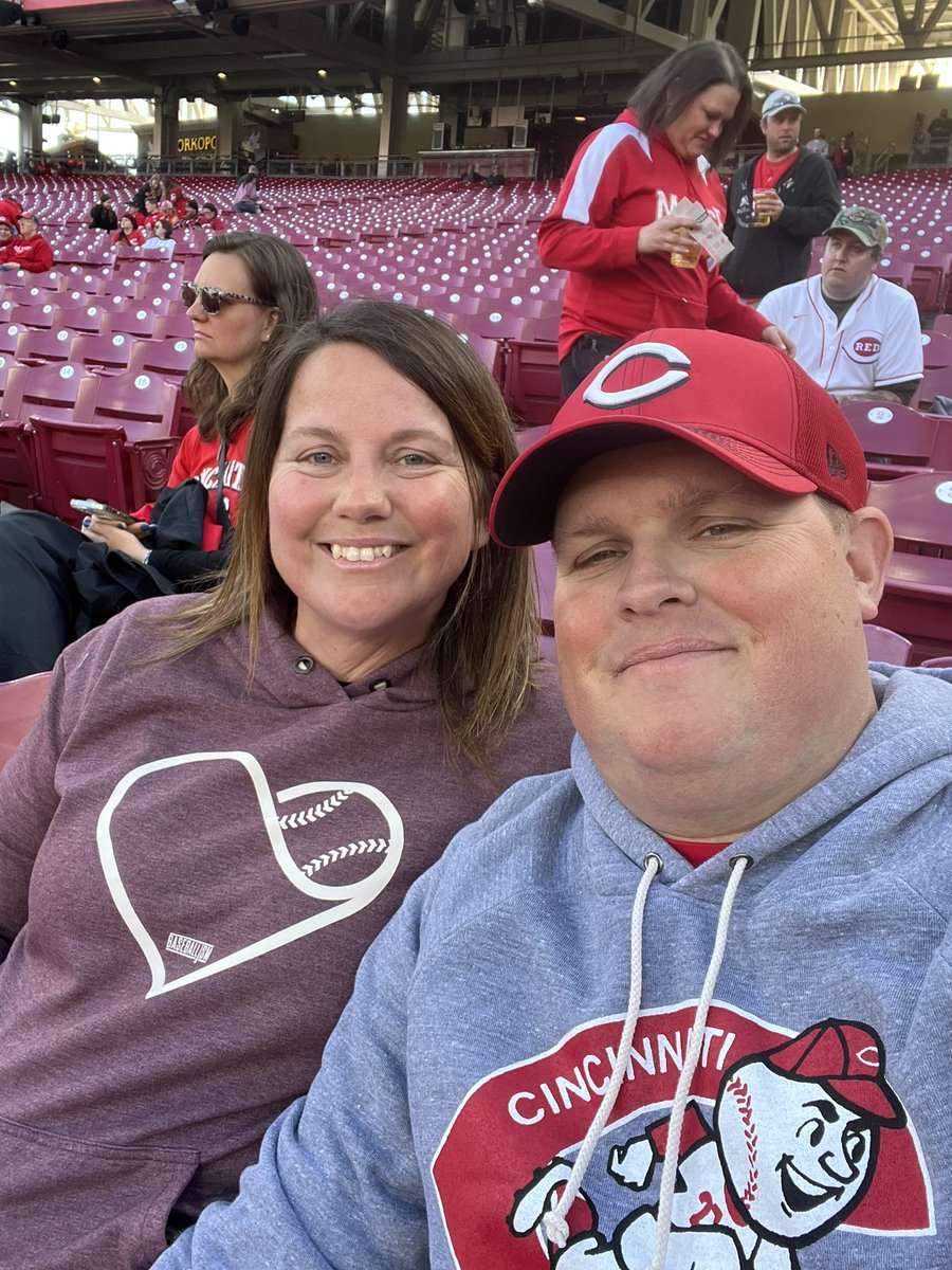 Doug_Adams2's tweet photo. Lets Go @Reds ! #DoloDay @Nati_Sports @bryce_spalding @kent_smith82 @c_arnold20 @KSchraff4MDS https://t.co/O8XFQVd4Bl