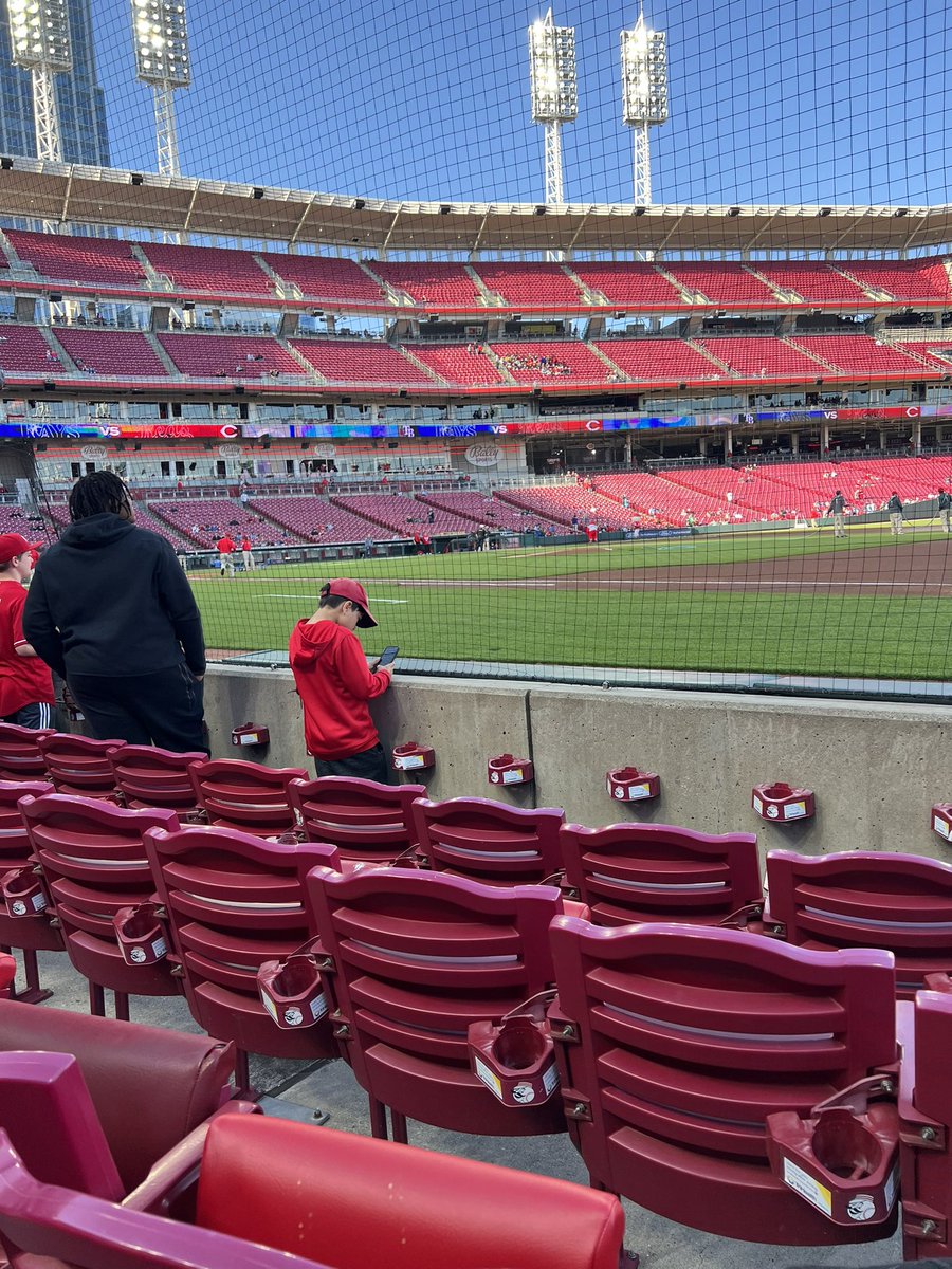 Doug_Adams2's tweet photo. Lets Go @Reds ! #DoloDay @Nati_Sports @bryce_spalding @kent_smith82 @c_arnold20 @KSchraff4MDS https://t.co/O8XFQVd4Bl