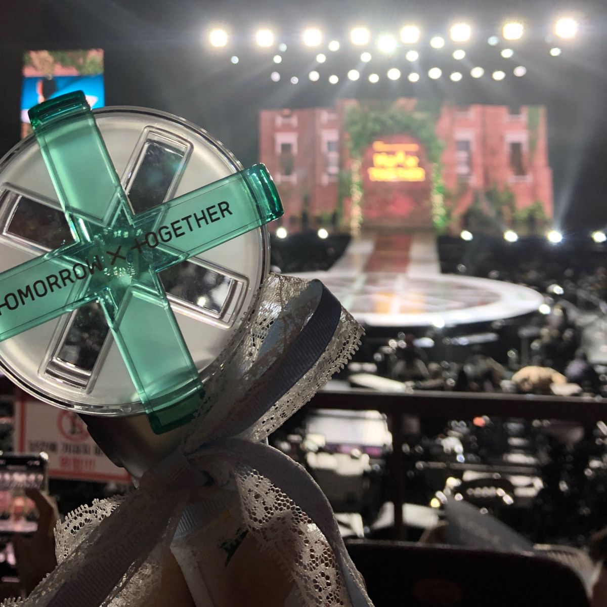 Hoy llego reportándome desde el épico #音乐会໒ː𝓓å𝚢۰𝟷 preparado para este gran evento y con los motores listos to #𝚁ⱺׁ︩︪𝑙𝑙𝚒𝚗𝑔໑和𝗧𝕏𝗧 hasta que termine la noche. ¡Mucho éxito, pequeños!  

✰  𝐴𝑞𝑢𝑎𝑟𝑖𝑢𝑠' 𝑠𝑡𝑎𝑟 𝑏𝑜𝑦  #Yūʜɪᴋᴏ —🐻