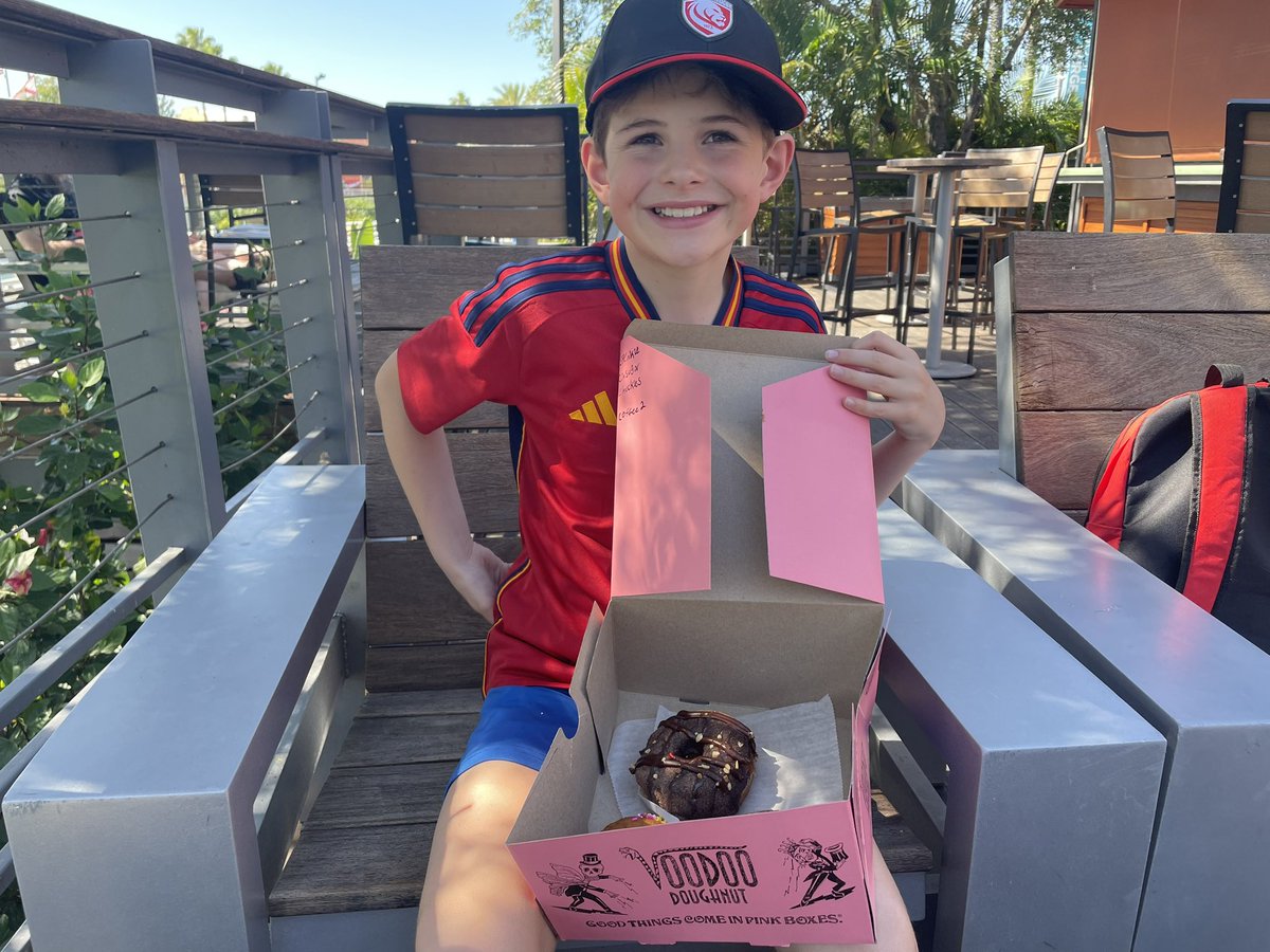 CassandraMacDo2's tweet photo. We LOVE our doughnuts 🍩 and these are literally the best we’ve ever tasted. @VoodooDoughnut - please consider opening in UK #doughnutheaven https://t.co/CRJLM3lYRJ