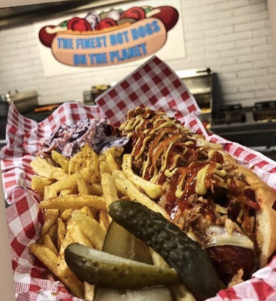 _inthedoghaus's tweet photo. @KnutsBeerFest ,Thu,Fri and Sat we will be serving up our gourmet bratwursts , together with Vegan options , loaded fries and loaded nachos and if that’s not enough to pair with great craft beer we’ll have a whole stack of pretzels on offer @KnutsfordNews @KnutsfordTown https://t.co/wIKqxsCgfW