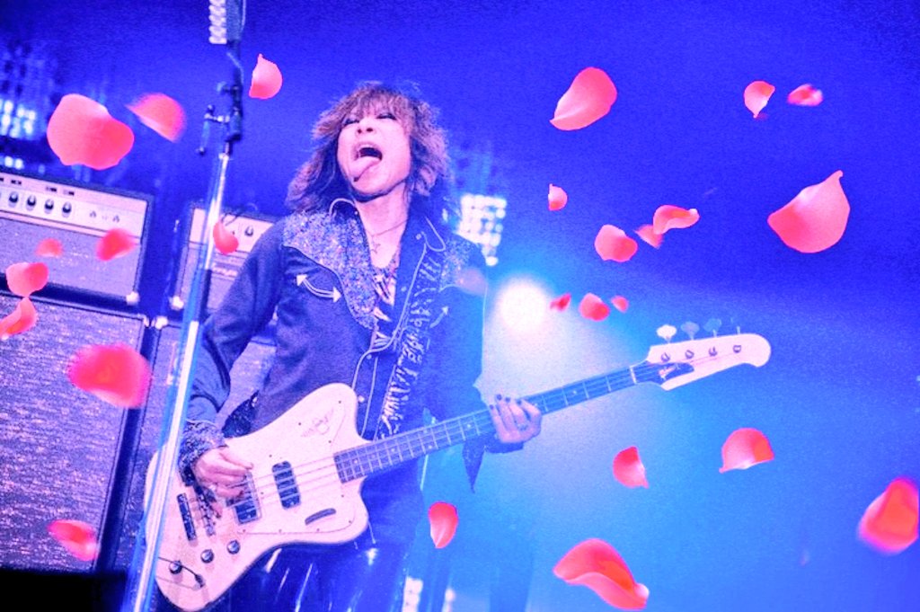 keith_108's tweet photo. #HappyReBirthday‼️

カッコよすぎる60歳✨
その生き様全てを尊敬しています❣️

まだまだこれからも
花を咲かせてくださいな🌹

#ヒーセ誕生日おめでとう
#ヒー誕祭
#4月19日はよーいちくんの日
#廣瀬洋一 #HEESEY
#THEYELLOWMONKEY https://t.co/jxL3o3uOtp