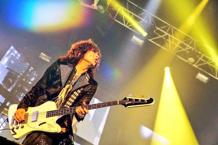 keith_108's tweet photo. #HappyReBirthday‼️

カッコよすぎる60歳✨
その生き様全てを尊敬しています❣️

まだまだこれからも
花を咲かせてくださいな🌹

#ヒーセ誕生日おめでとう
#ヒー誕祭
#4月19日はよーいちくんの日
#廣瀬洋一 #HEESEY
#THEYELLOWMONKEY https://t.co/jxL3o3uOtp
