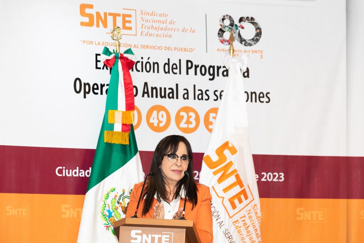 SilviaLunaAgs's tweet photo. #SNTEunido 👥
#SNTEfuerte 🙋‍♀️🙋‍♂️

La Directiva Seccional de @snte49nayarit, encabezada por la Prof. Irma Alicia Peña Arcadia, recibió del líder nacional del #SNTE 📚 Mtro. Alfonso Cepeda Salas, la Toma de Nota 📜 que emite el @TFCA_mx 🏢 y acredita la legalidad de la dirigencia 📰 https://t.co/HShutfjuXZ
