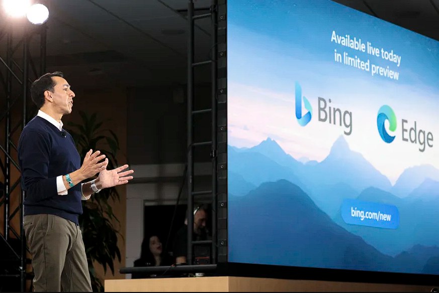 MultiplatformEN's tweet photo. #Google's parent company, #AlphabetInc., has suffered a 4% drop in its shares after reports emerged of internal panic at the tech giant over #Samsung's potential move to #MicrosoftBing as its default search engine.
https://t.co/TDhHrdOXCu
#Microsoft #BIing #ChatGPT https://t.co/iW525heNsq