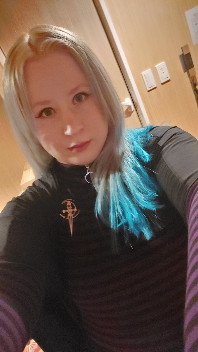 Oridesu's tweet photo. Help. Tokyo makes me feel ancient XD. Oh well I'm still kinda cute tho https://t.co/Ni7mqksc7B