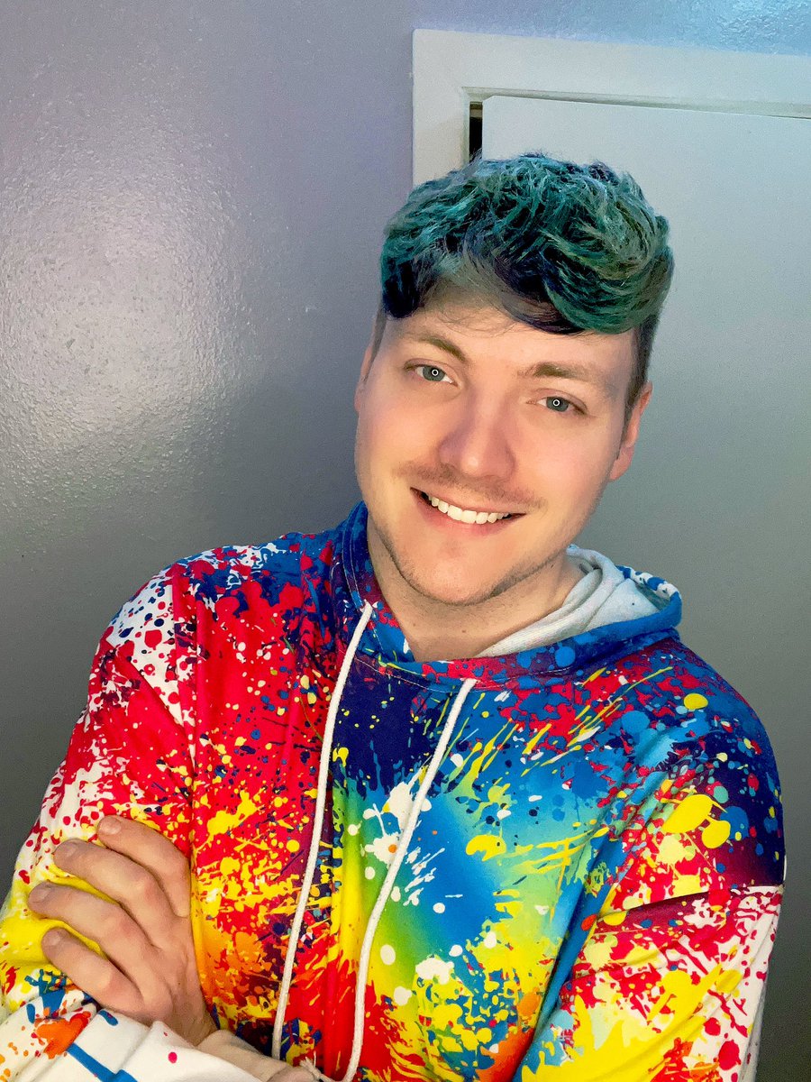 michaelcocaintv's tweet photo. One year older means new hair😋🥰 https://t.co/zJeW7fPCYK