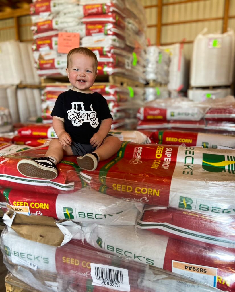 BecksHybrids's tweet photo. Beck's Dealer in training. 🌽

📸: Allie P. https://t.co/cPgSMKc7sg
