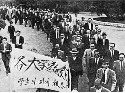 김상수

1960년 4월 18일 “독재정권 끌어내리자” 고려대 학생들이 시위 후 학교로 돌아가던 중 이승만 정권은 ‘대한반공청년단’이란 정치깡패 단체를 동원해 학생들을 폭력으로 공격한다. 쇠갈고리·쇠사슬·쇠망치 등으로 무장한 50~60명의 괴한들이 학생들을 무차별 공격했다. 학생 1명이 죽고