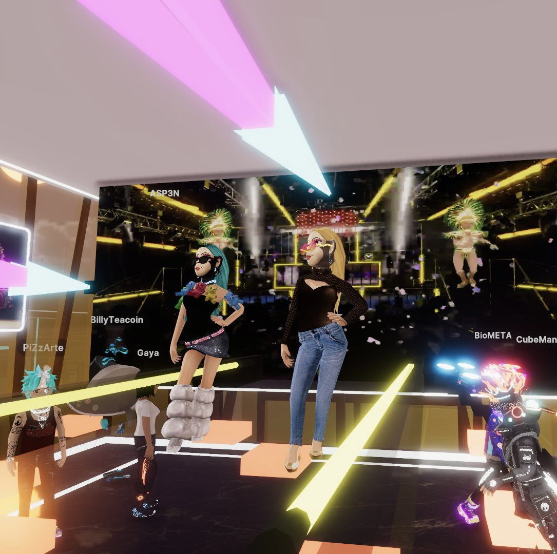 ASP3N_eth's tweet image. Disappointed I can&apos;t attend this week&apos;s Fashion Showcase with @DJTRAXNFT, but YOU should! Starting in 90 min at -88,-20 in @decentraland.
TY @MAMATRAXdcl for getting me up on stage and snapping these photos because I was too nervous!
#Metaverse #GossApeGirl #DCLfam @gossapegirl