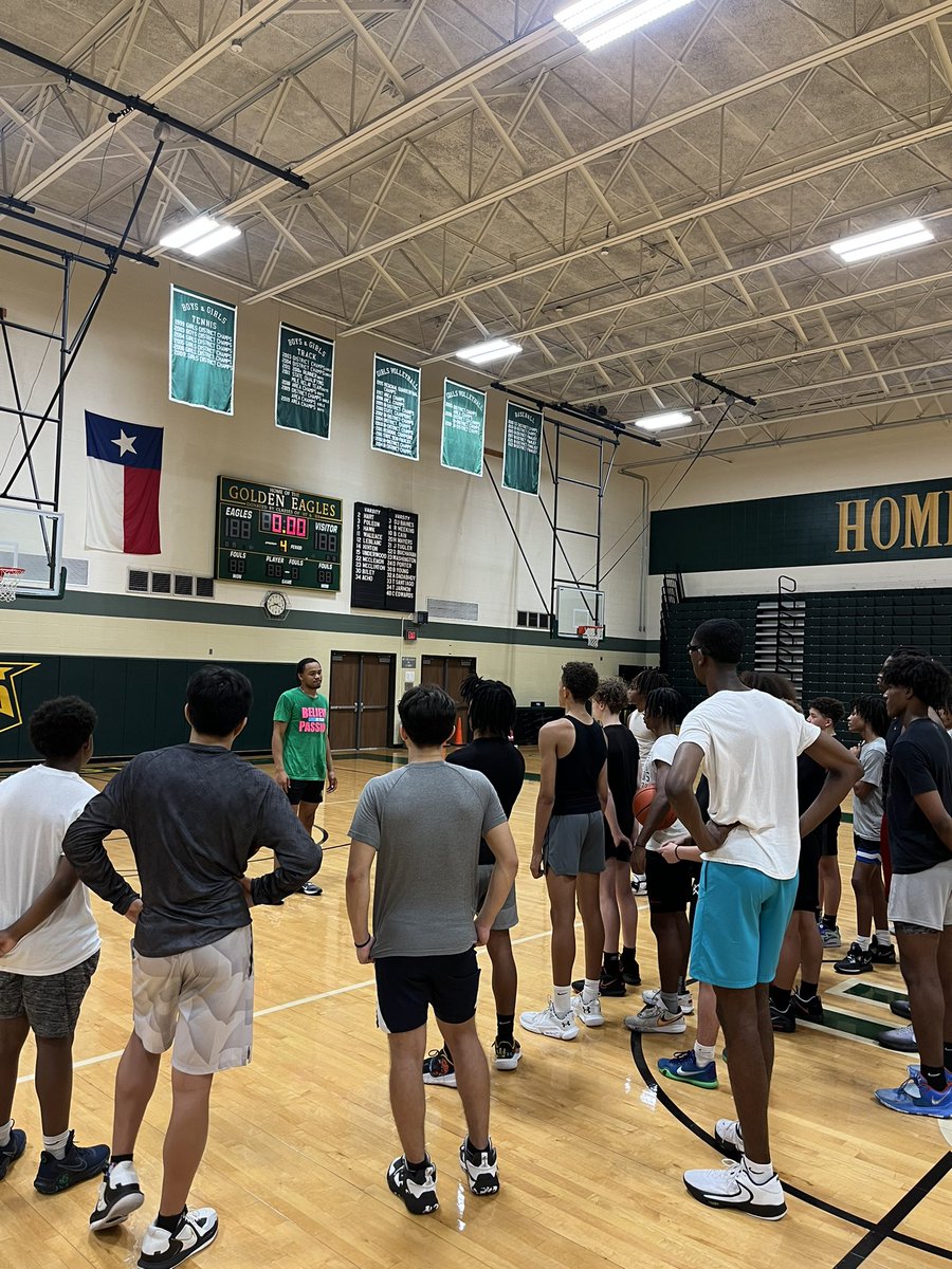 Love when our former @CyFallsHoops players are back home. Thankful for having guys like @Nhawk_ sharing his @SFA_MBB experience; what it takes & what it’s like to be a successful college player #TraditionLivesHere