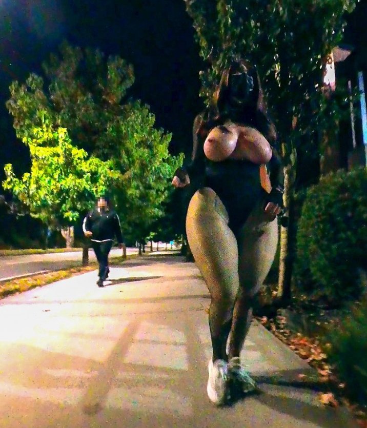 Erickit17's tweet photo. @igeekee I have a question, if you don't mind, could you tell me what happened to this person who was behind you? I talk to you, annoy you or do something to you. https://t.co/cJx8uw0AFu