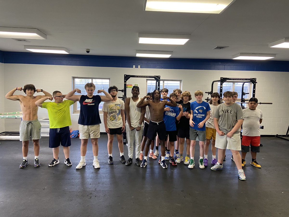 EJHSBarbell's tweet photo. Newest members of the club!! Getting our basketball team going! A lot of talent in the group, we are starting strong but have a long way to go! @EJHS_Athletics @EastJessamineHi @EJHS_BBall #EJHSBarbell https://t.co/zRt7IXFPdD