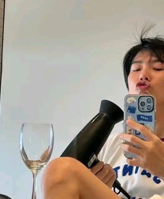 princess_clauu's tweet image. Sigan ladrando que nosotras seguiremos alzando la voz y laqueso😎
APOLOGISE TO BUILD
#ขอโทษบิวจักรพันธ์
#DemandJusticeForBuild