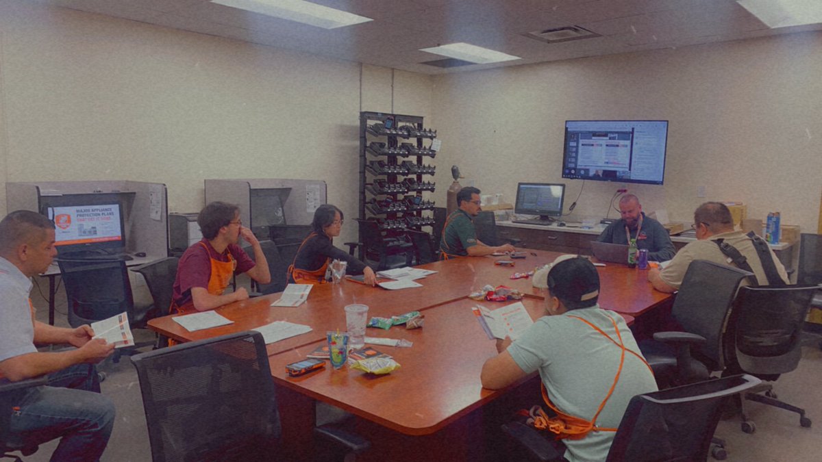 Paris_DS0523's tweet photo. 👀 Oh snap!!! Jensine flooring specialist is on fire 🔥 showing her peers the importance of HDMS and how to make a measure with the SAM tool!! As well as a little PK virtual training on HDPP!!

@IsaacG_Garcia @Fuerstenberg15 @alejam2409 @HD_vmarie @adriana_masm523 @laroldan32 https://t.co/owkAxE9vTS