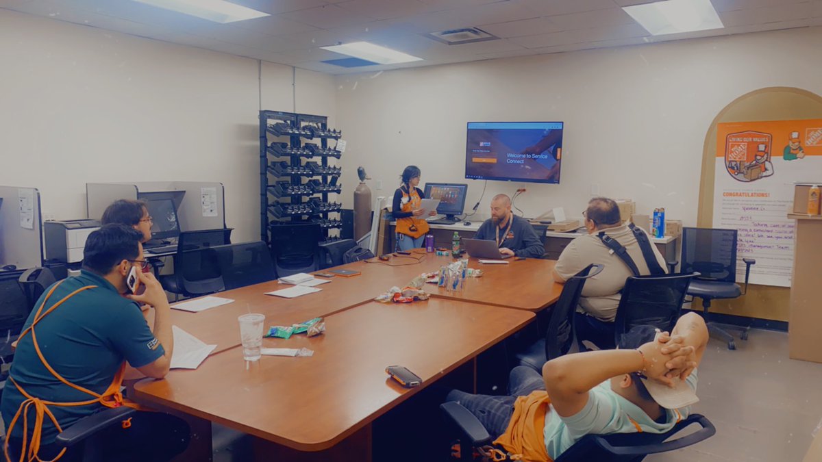Paris_DS0523's tweet photo. 👀 Oh snap!!! Jensine flooring specialist is on fire 🔥 showing her peers the importance of HDMS and how to make a measure with the SAM tool!! As well as a little PK virtual training on HDPP!!

@IsaacG_Garcia @Fuerstenberg15 @alejam2409 @HD_vmarie @adriana_masm523 @laroldan32 https://t.co/owkAxE9vTS