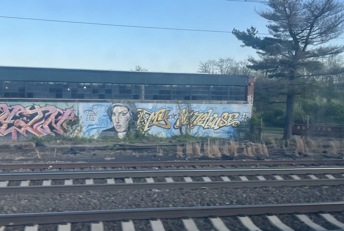 morbid_tails's tweet image. I hope whoever created the Trenton Amy Winehouse mural is having a beautiful day.