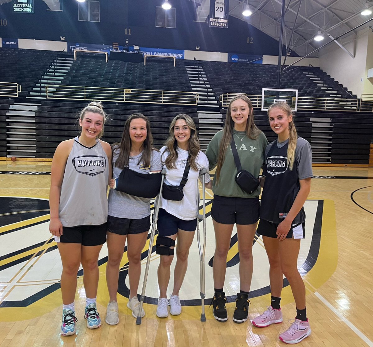 Some of my new basketball family. 💛Thankful. #freshmen <a href="/Harding_WBB/">HU Lady Bisons</a>