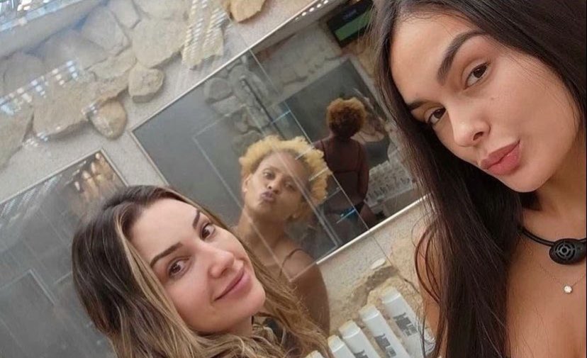 AlineWirley's tweet photo. 🏜️ MUTIRÃO DESÉRTICAS 🏜️

⚠️ A CADA 10 VOTOS NA DOMITILA , UM EMOJI NOS COMENTÁRIOS.

⏰ Encerra 16h00

🚨 O VOTO É PARA SAIR, VOTEM NA DOMITILA!

⚠️ FOCO NO GSHOW!

🔗 Link: https://t.co/h1Ga5HSFKC

 #ForaDomitila #FicaAmanda #FicaLari #BBB23 https://t.co/cbTPx4GNKl
