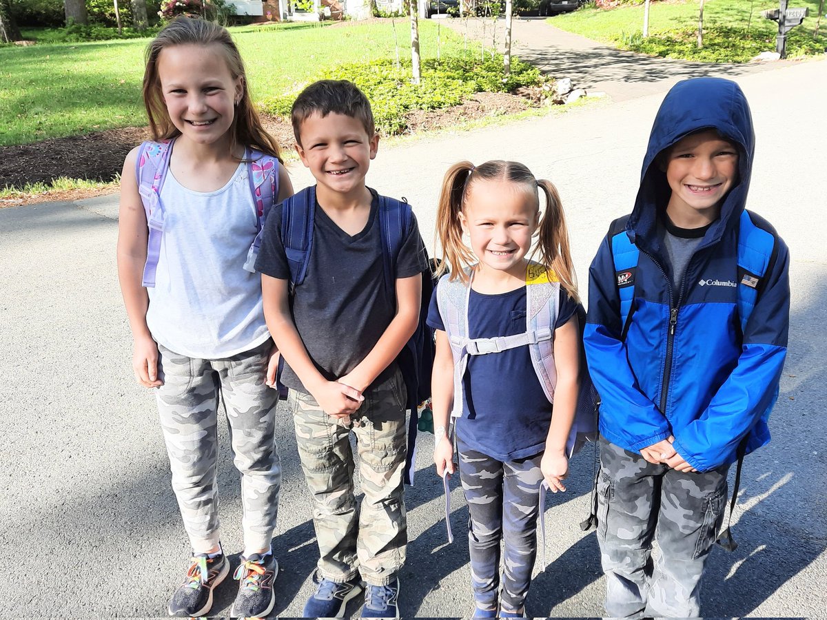 Hohenwarters's tweet photo. How did they each just happen to have a pair of camo pants in their drawers!?
@WSESfox #WillowPride https://t.co/uxEJ4BHQKK