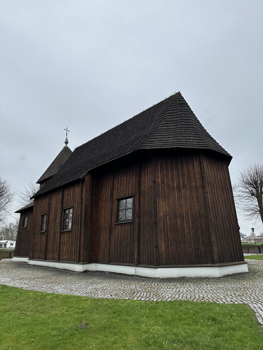 marcin_wlkp's tweet photo. << źródła weryfikują czasy powstania obiektów. W 2018 r. podczas prac remontowych w kościele w Domachowie (Wlkp, pow. gostyński) natrafiono na cześć budynku datowaną na lata 1368-1369, co czyni ten kościół starszym od przedstawionego tutaj.
Dobrego wieczoru dla Was 👋
#MDOZ https://t.co/PRVAB3qA5N