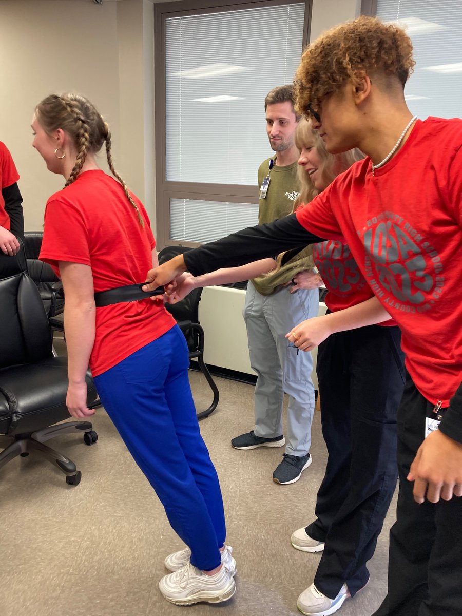 bchs_healthsci's tweet photo. So many great learning opportunities through the HOPE program at KDMC…Med-Surg, Wound center, OT, PT and Speech @JAGkyBCHS @BCCTEC https://t.co/8FHnBrca8C