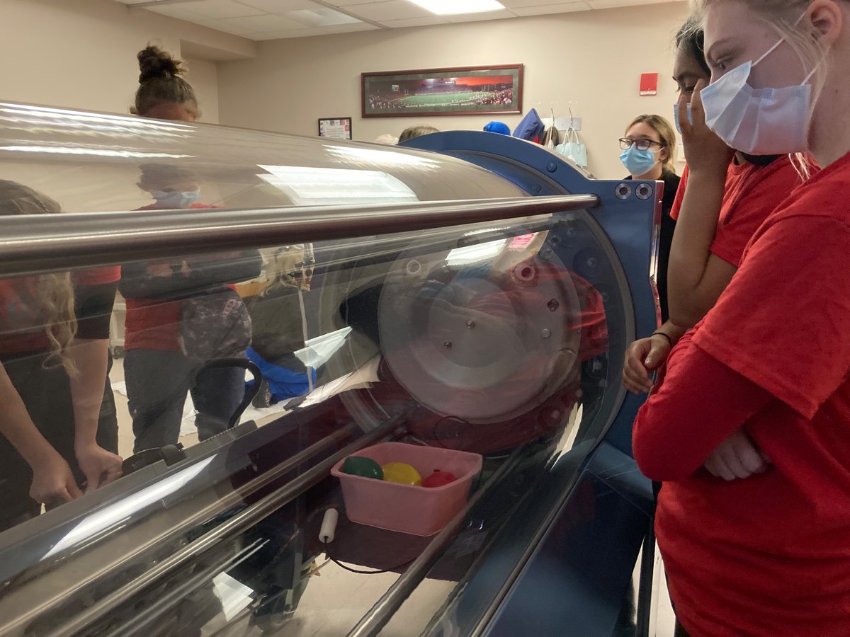 bchs_healthsci's tweet photo. So many great learning opportunities through the HOPE program at KDMC…Med-Surg, Wound center, OT, PT and Speech @JAGkyBCHS @BCCTEC https://t.co/8FHnBrca8C