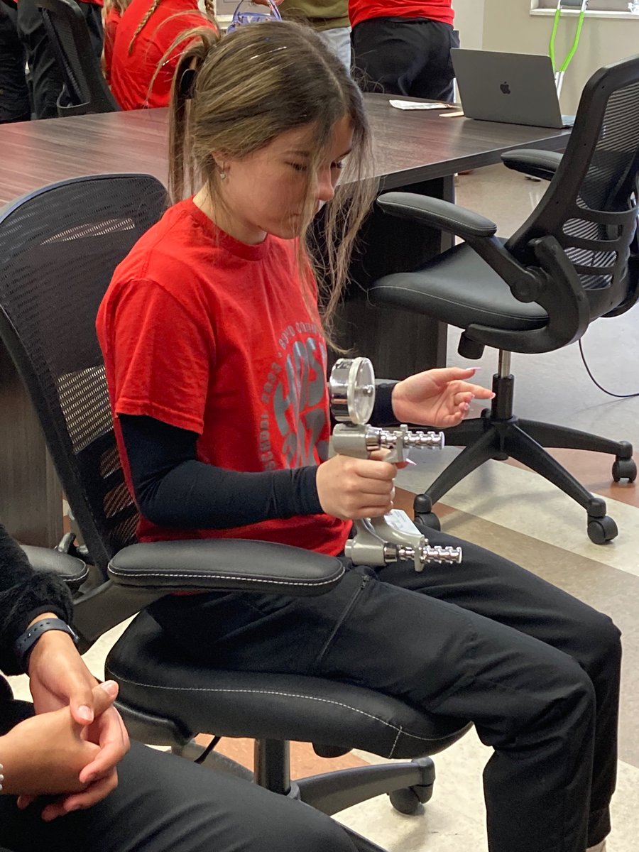 bchs_healthsci's tweet photo. So many great learning opportunities through the HOPE program at KDMC…Med-Surg, Wound center, OT, PT and Speech @JAGkyBCHS @BCCTEC https://t.co/8FHnBrca8C