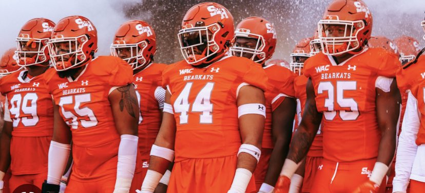 Taveonchatman1's tweet photo. After a great conversation with @coach_ikeDL Iam bless to receive my first D1 offer from Sam Houston University @CoachKCKeeler @coachklintking @kmangum409 @coachbmorgan @Coach_JonesJr @CSmithScout https://t.co/Hu2cCxgYgT